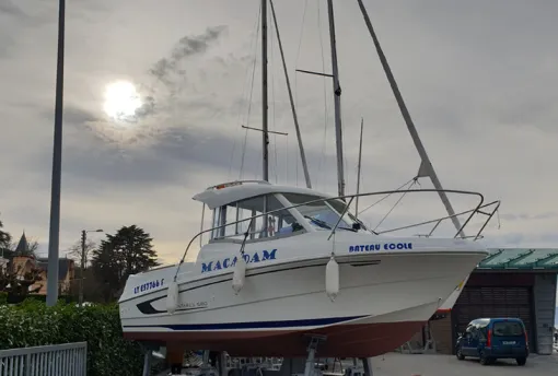 Auto école pour cours de bateaux à Évian-les-Bains, Evian-les-Bains, AUTO ECOLE MACADAM